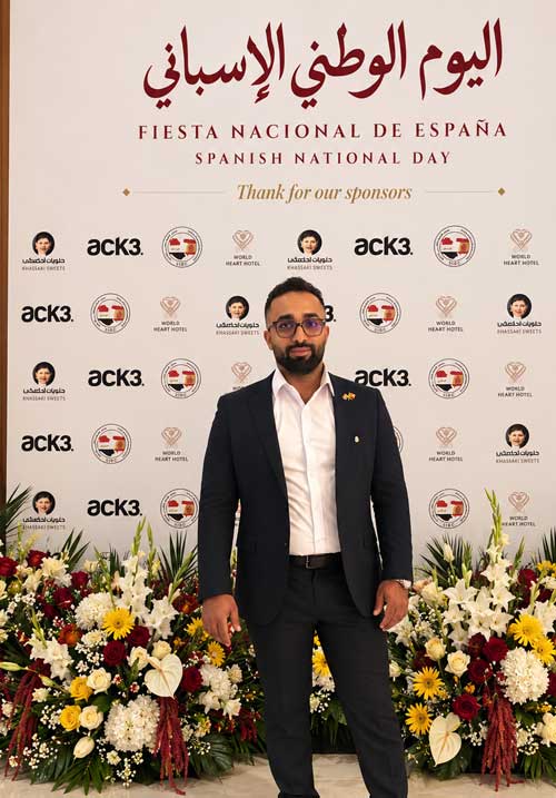 Miembro del equipo de ACK3 en Irak ante el photocall de patrocinadores de la Fiesta Nacional de España en Bagdad